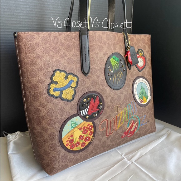 ❤️2019 Exclusive Wizard of Oz Coach Tote - Picture 2 of 14